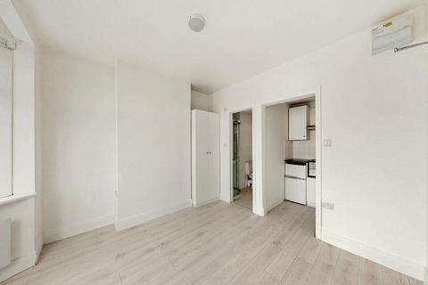 Studio to rent, Northolt Road, Harrow