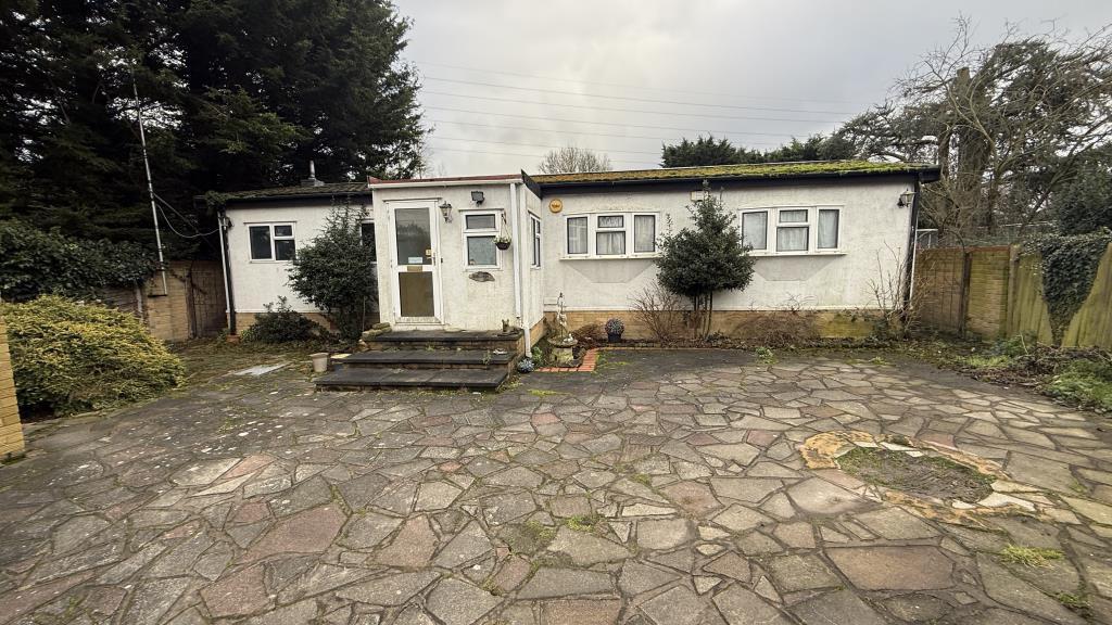 Mobile home from front driveway