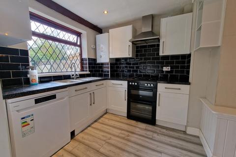 3 bedroom end of terrace house to rent, Kynaston Crescent, Wolverhampton WV8