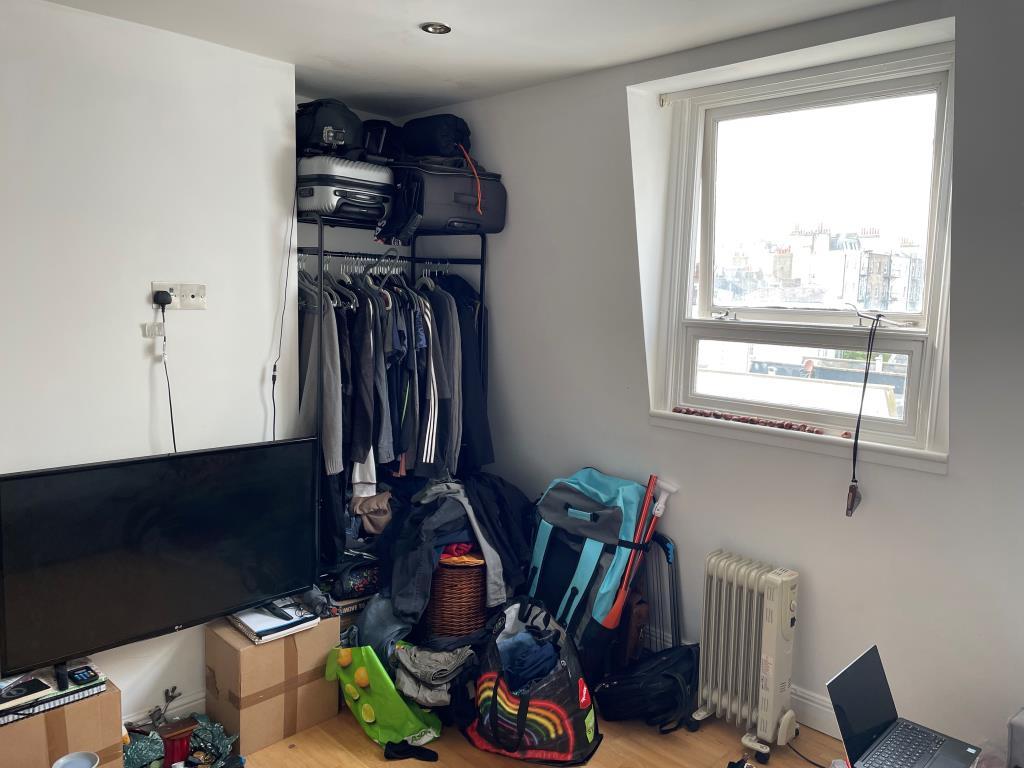 Studio room with window of flat 4