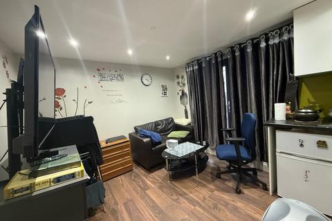 Studio to rent, Ilford, IG3