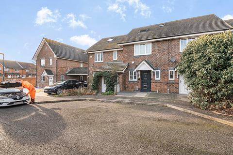 4 bedroom terraced house for sale, Puffin Close, Barking, IG11