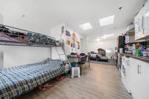 Studio for sale, Maple Road, London