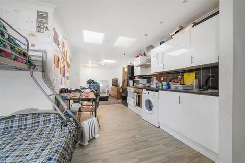 Studio for sale, Maple Road, London