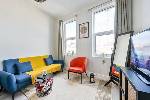 2 bedroom flat to rent, Uxbridge Road, Shepherd's Bush, London, W12