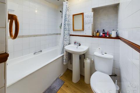 3 Bluebell Close, Crawley, RH11 9EW