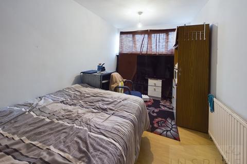 3 Bluebell Close, Crawley, RH11 9EW