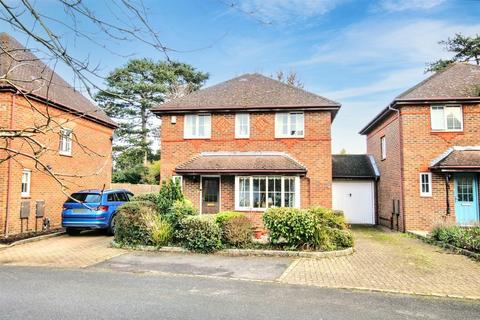 3 bedroom house for sale, GAYTON CLOSE, ASHTEAD, KT21