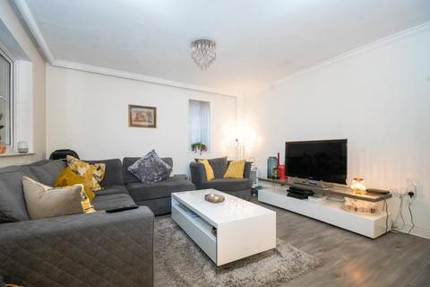 3 bedroom end of terrace house for sale, Jubilee Close, Pinner HA5