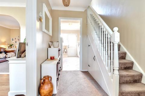 1 Ash Close, Wymondham, NR18 0HR