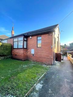 4 bedroom semi-detached bungalow to rent, Monk Bridge Mount, Leeds LS6