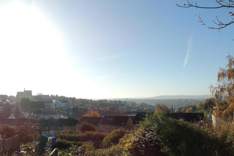 2 bedroom terraced house to rent, Hillside Road, Bristol