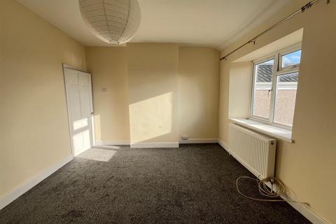 2 bedroom terraced house to rent, Hillside Road, Bristol