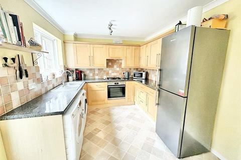 3 bedroom end of terrace house to rent, Coombe Way, Plymouth PL5