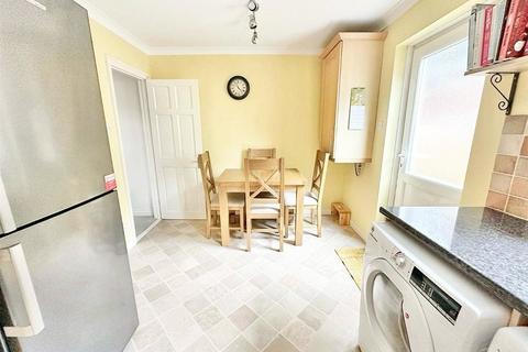 3 bedroom end of terrace house to rent, Coombe Way, Plymouth PL5