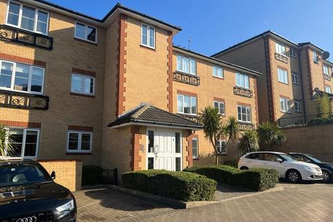 2 bedroom ground floor flat for sale, Stoneleigh Road, Clayhall IG5