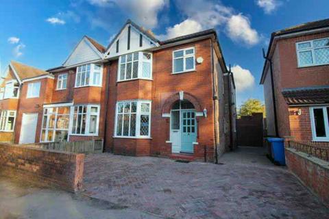 Reade Avenue, Flixton, M41