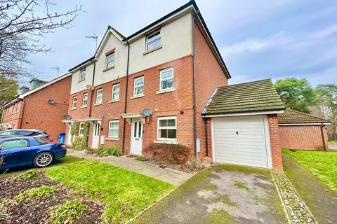 4 bedroom townhouse for sale, Haskins Drive, Farnborough GU14