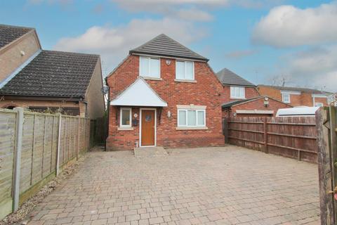 4 bedroom house to rent, Derwent Road, Linslade