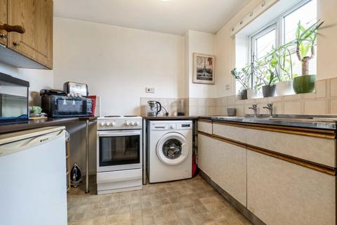 Studio to rent, Kilberry Close, Isleworth TW7