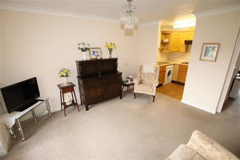 2 bedroom house for sale, Hall Crescent, Holland on Sea