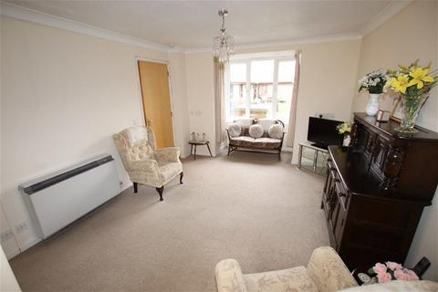 2 bedroom house for sale, Hall Crescent, Holland on Sea