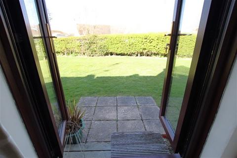 2 bedroom house for sale, Hall Crescent, Holland on Sea