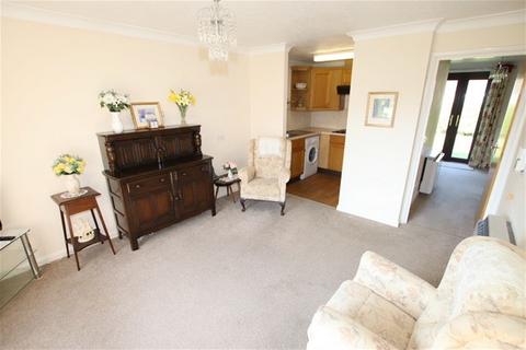 2 bedroom house for sale, Hall Crescent, Holland on Sea