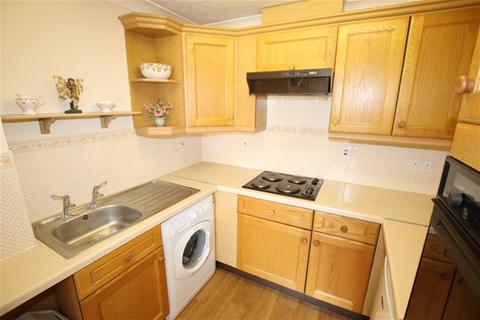 2 bedroom house for sale, Hall Crescent, Holland on Sea