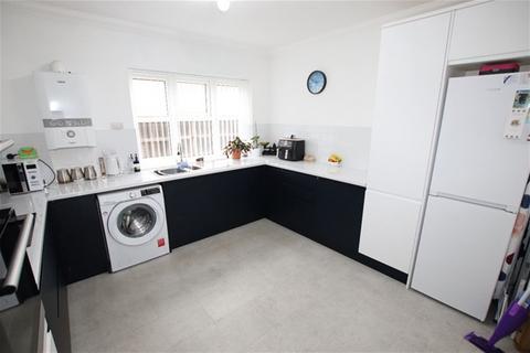 2 bedroom flat for sale, Harold Road, Clacton on Sea