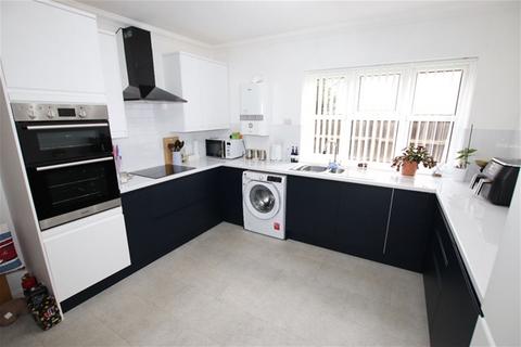 2 bedroom flat for sale, Harold Road, Clacton on Sea