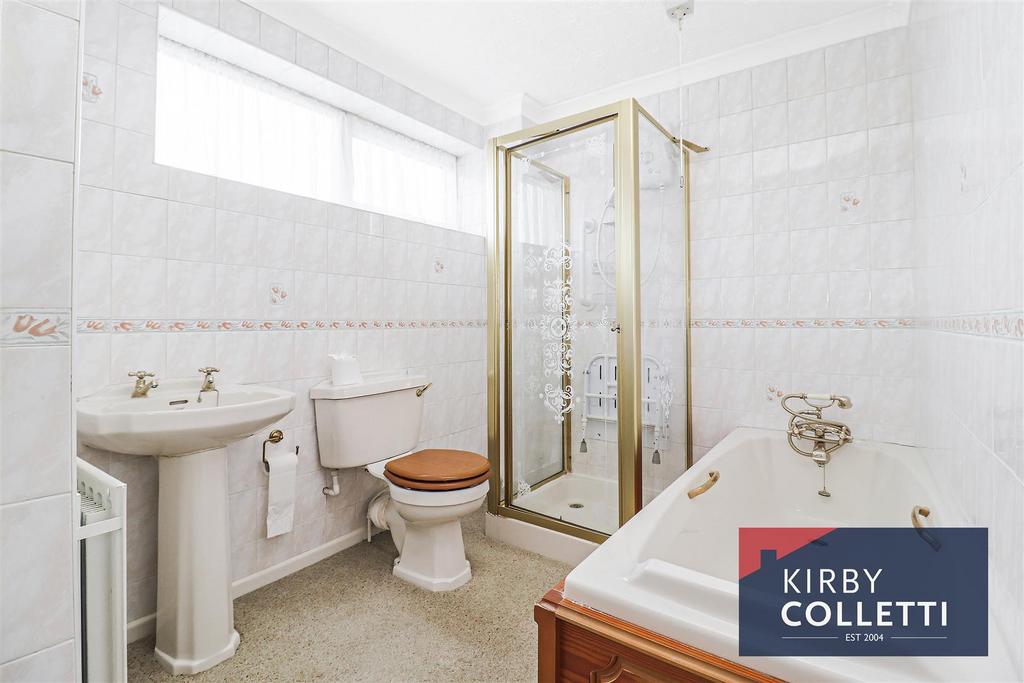 Bath/shower room