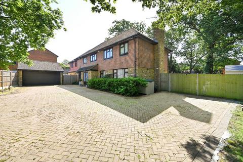 10 Northcliffe Close, Worcester Park, KT4 7DS