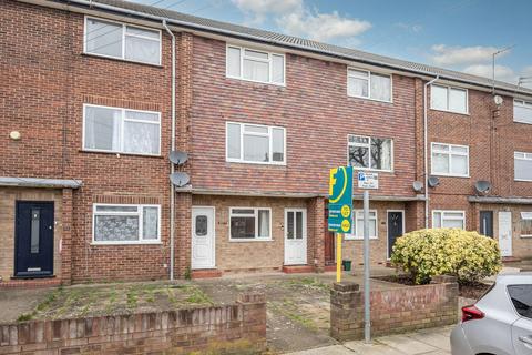 2 bedroom maisonette for sale, Rydal Way, South Ruislip, Ruislip, HA4