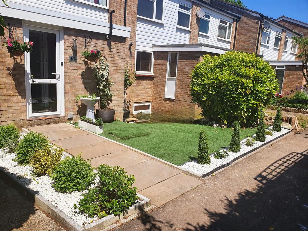 Front Garden - Summer image