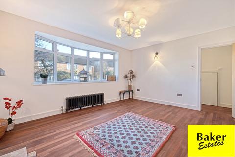 2 bedroom ground floor maisonette for sale, Brookside, Hainault IG6