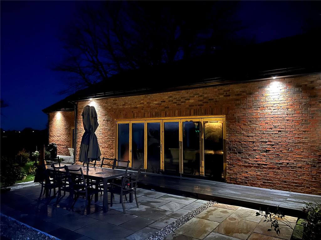 Annexe At Night