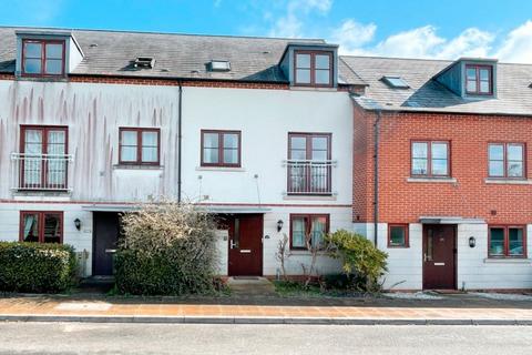 4 bedroom terraced house for sale, Peggs Way, Basingstoke, Hampshire, RG24