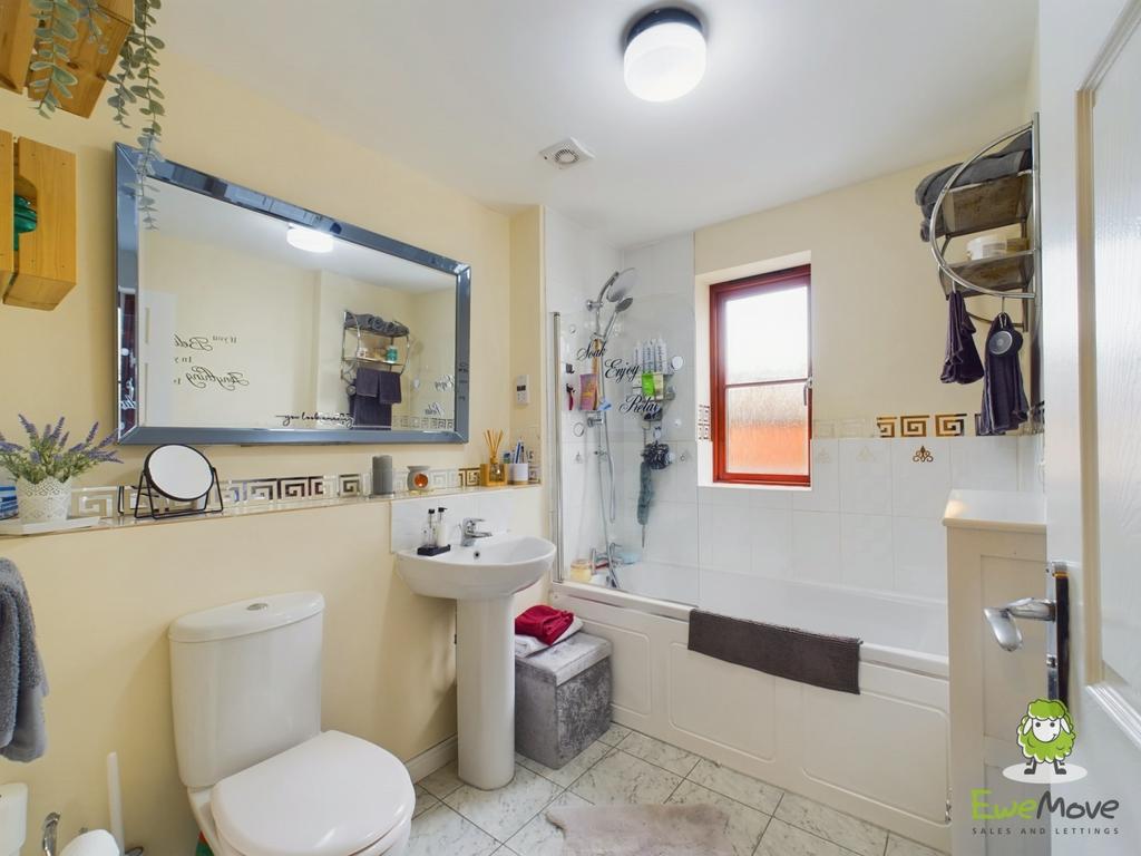 Family Bathrom-min