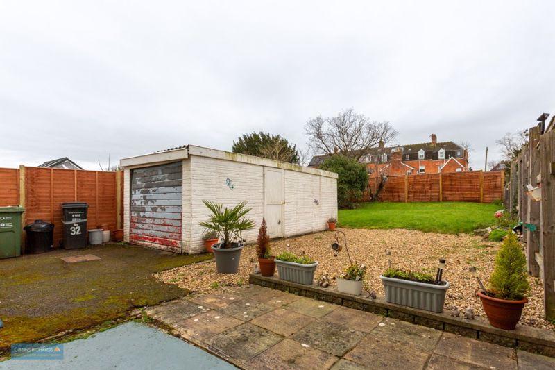 Garage / Garden