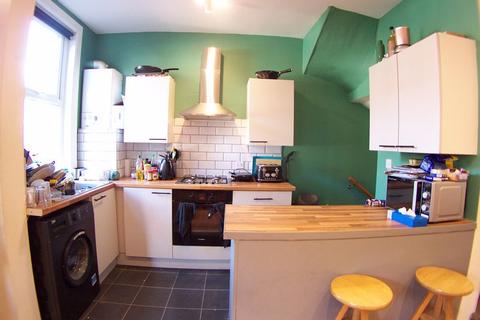 4 bedroom terraced house to rent, St Anns Mount, Leeds