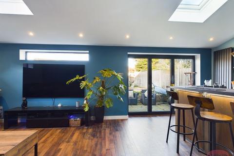5 Lechlade Gardens, Bournemouth, BH7 7JD