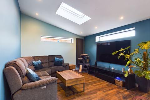 5 Lechlade Gardens, Bournemouth, BH7 7JD