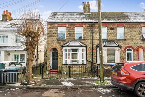 3 bedroom end of terrace house for sale, Park Road, Caterham