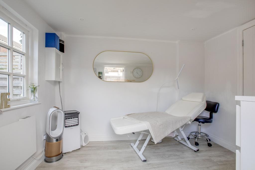 15 Spring Gardens, SL7 3 HS (LOW RES)-13
