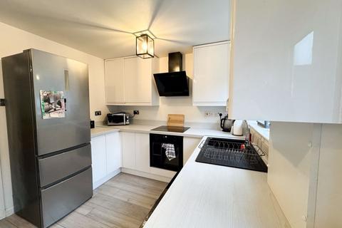 2 bedroom end of terrace house for sale, Chaselands, Burntwood