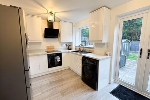16 Chaselands, Burntwood, WS7 3UZ