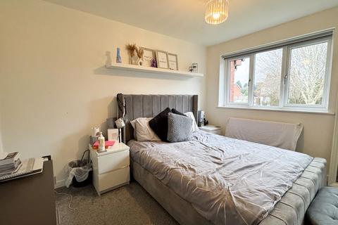 16 Chaselands, Burntwood, WS7 3UZ