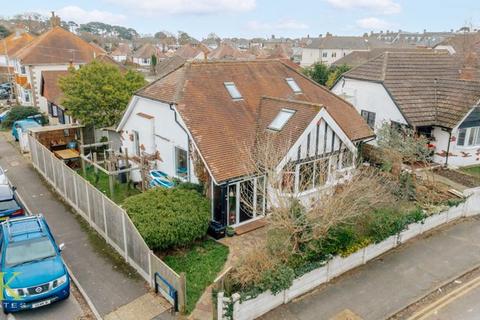 3 bedroom chalet for sale, Riverside Road, Bournemouth BH6