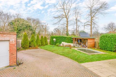 6 bedroom semi-detached house for sale, Segrave Close, Weybridge